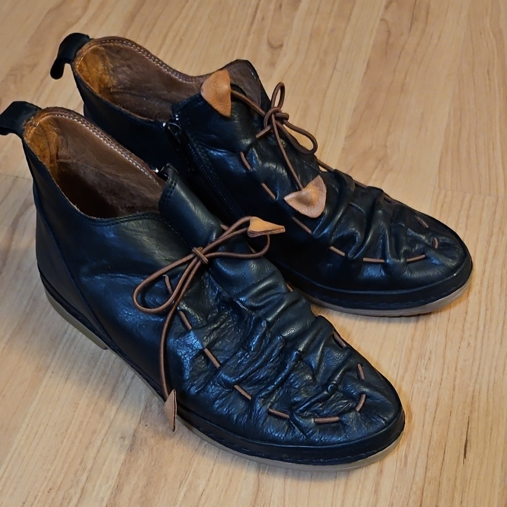 Apropo Leather Zip Shoes
